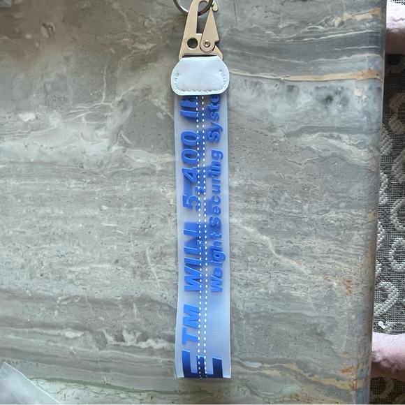 AUTHENTIC Off -White Industrial Keychain
Blue/Translucent  Designer Virgil Abloh - Picture 4 of 11